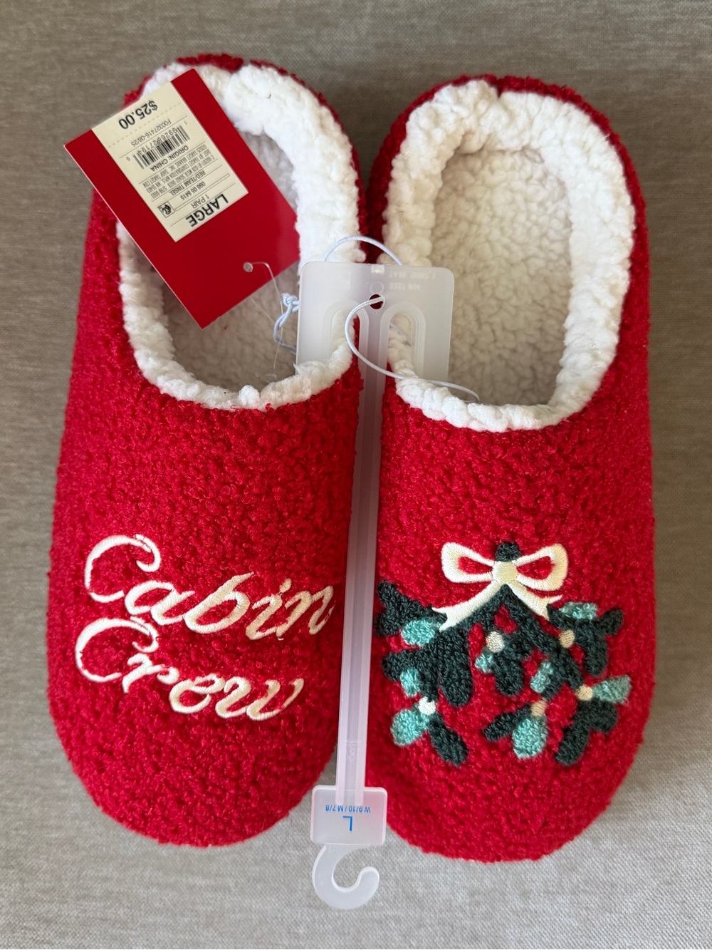 🎄❄️☃️Cozy Cabin Crew Red Holiday Slippers with Embroidered Mistletoe - Target
